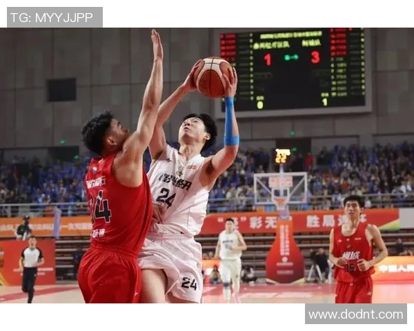 上海篮球队挑战赛精彩配合点评展现团队默契与战术执行力