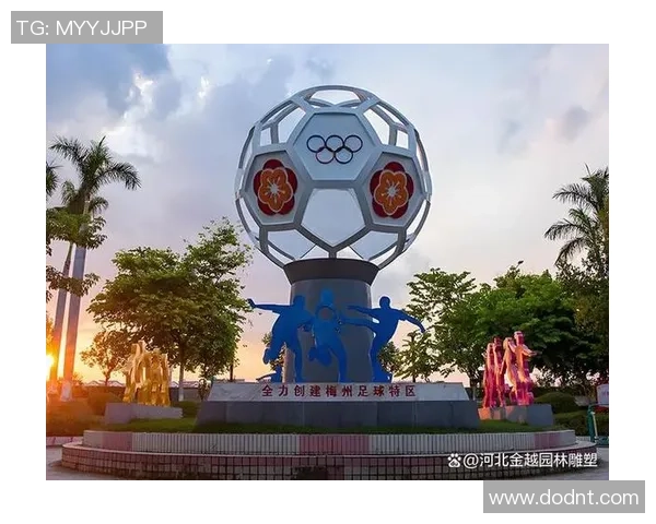 公园内足球明星雕塑的艺术魅力与运动精神完美结合的视觉盛宴 公园内足球明星雕塑的艺术魅力与运动精神完美结合的视觉盛宴