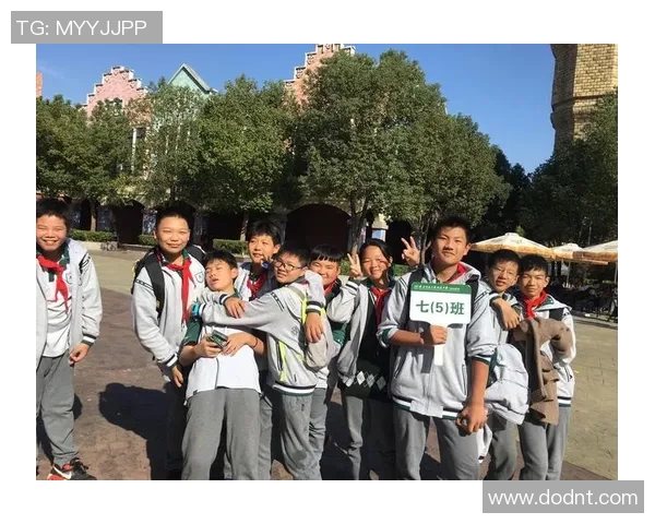 儿童同款足球明星鞋子让小球员尽享运动乐趣与时尚风采 儿童同款足球明星鞋子让小球员尽享运动乐趣与时尚风采