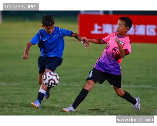 国际比赛足球盛宴各国球队争辉展现足球魅力与团结精神 国际比赛足球盛宴各国球队争辉展现足球魅力与团结精神